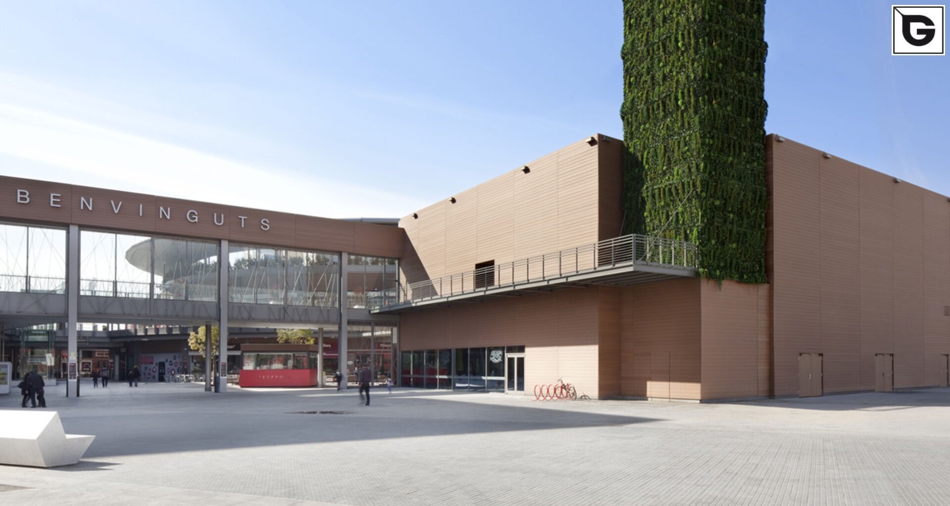 Kaufmännische Gebäude_Fassadenverkleidung - horizontal_Vorzeigeprojekte - WPC holz 