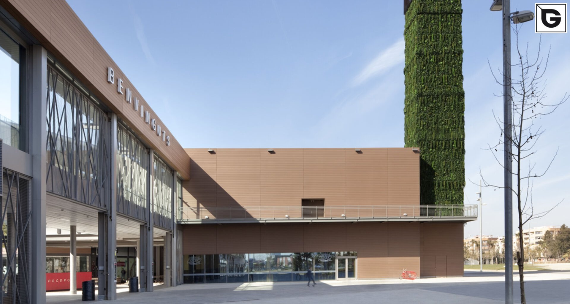 Kaufmännische Gebäude_Fassadenverkleidung - horizontal_Vorzeigeprojekte - WPC holz 