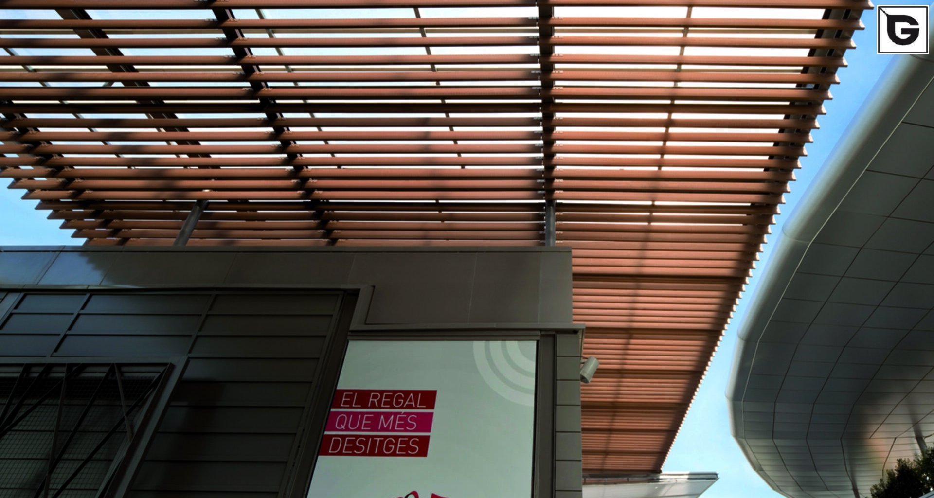 Kaufmännische Gebäude_Horizontal Sonnenschutz, jalousien_Vorzeigeprojekte - WPC holz 