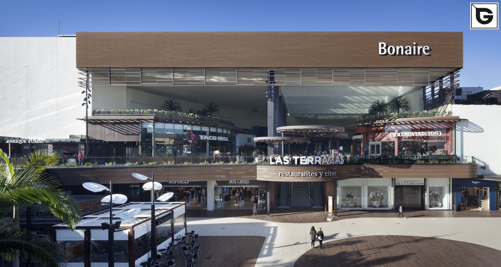 Kaufmännische Gebäude_Offene Fassadenverkleidung - horiz._Einkaufszentrum