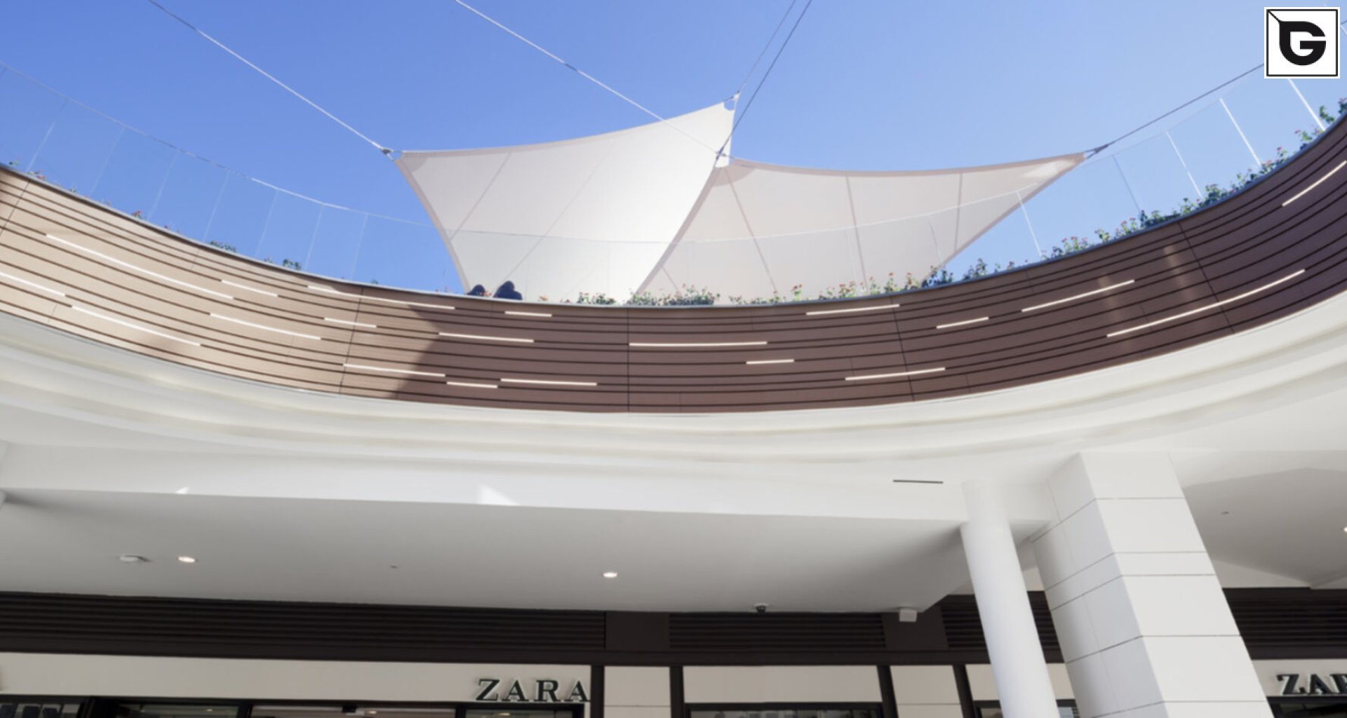 Kaufmännische Gebäude_Offene Fassadenverkleidung - horiz._Einkaufszentrum