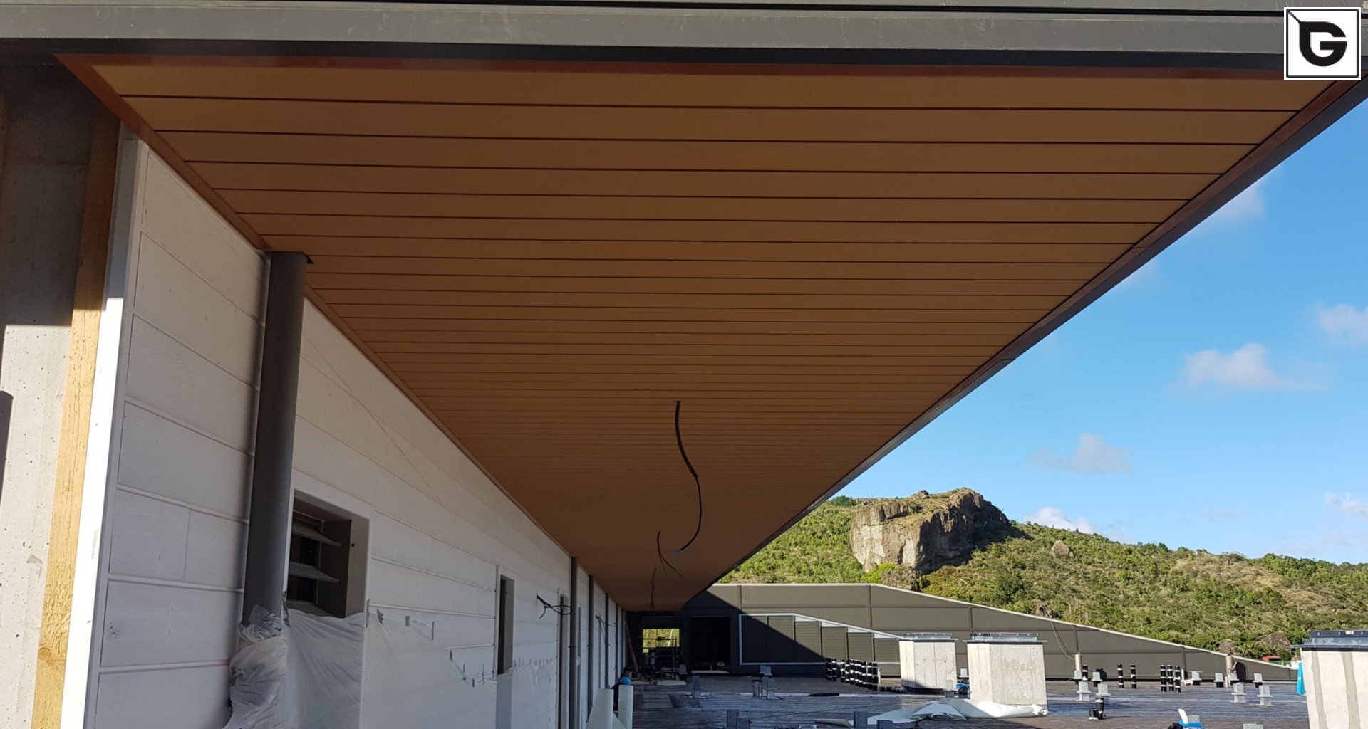 Kaufmännische Gebäude_Pergola, Dachüberstand, Dach_Einkaufszentrum