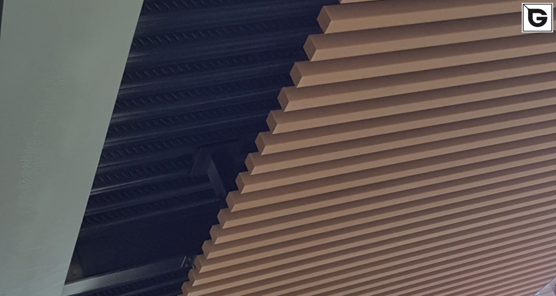 Kaufmännische Gebäude_Pergola, Dachüberstand, Dach_Einkaufszentrum