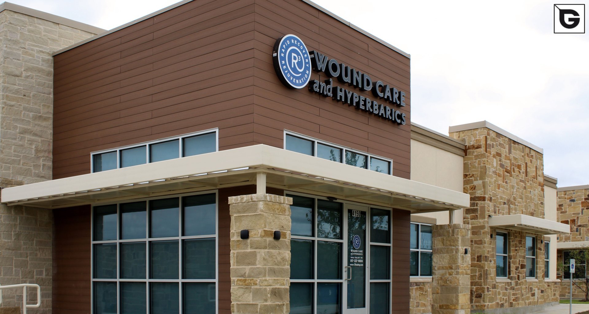 Kaufmännische Gebäude_Fassadenverkleidung - horizontal_Einkaufszentrum