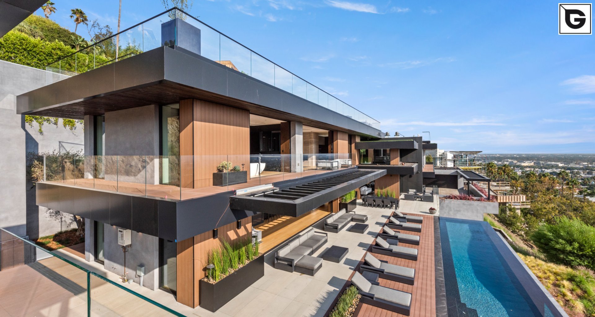 Private deck 1871 Stanley Rd, Los-Angeles