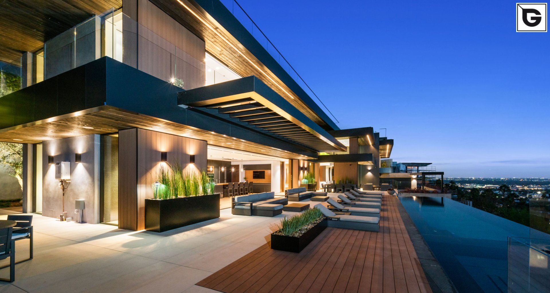 Private deck 1871 Stanley Rd, Los-Angeles