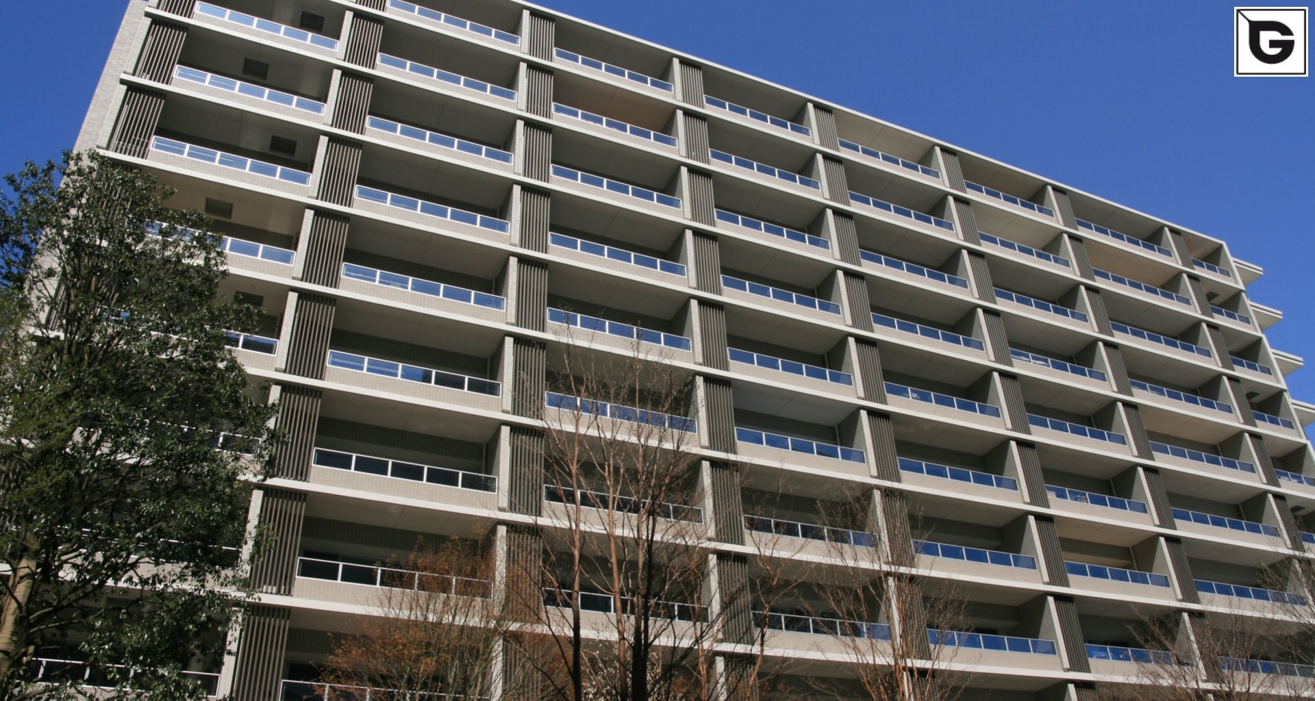 Wohngebäude_Vertical Sonnenschutz, jalousien_Wohnhaus