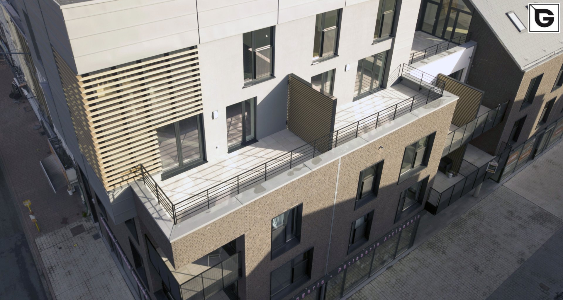 Wohngebäude_Horizontal Sonnenschutz, jalousien_Wohnhaus