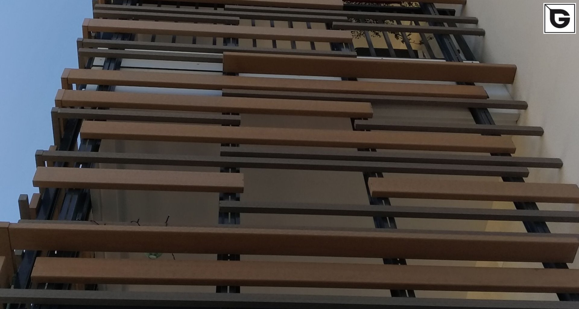 Wohngebäude_Horizontal Sonnenschutz, jalousien_Wohnhaus