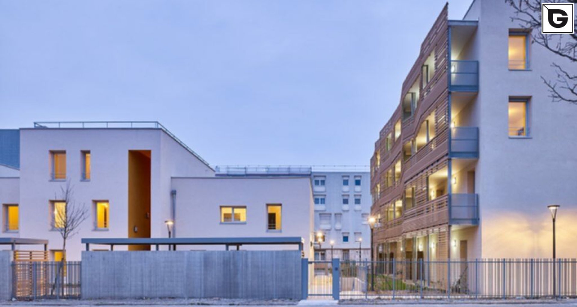 Wohngebäude_Geländer_Wohnhaus