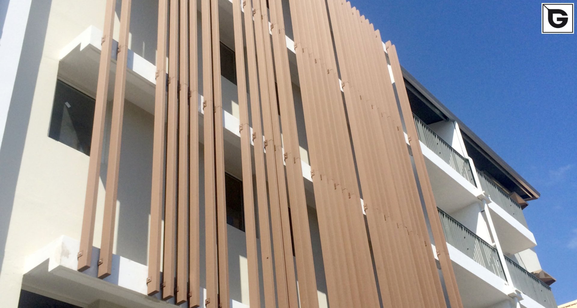 Wohngebäude_Vertical Sonnenschutz, jalousien_Wohnhaus