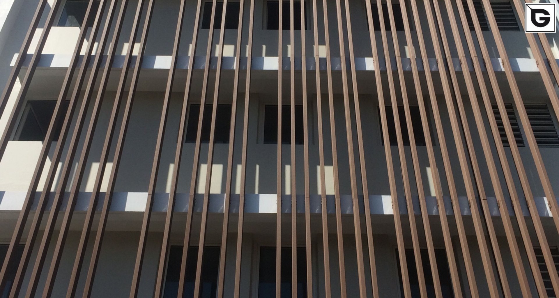 Wohngebäude_Vertical Sonnenschutz, jalousien_Wohnhaus