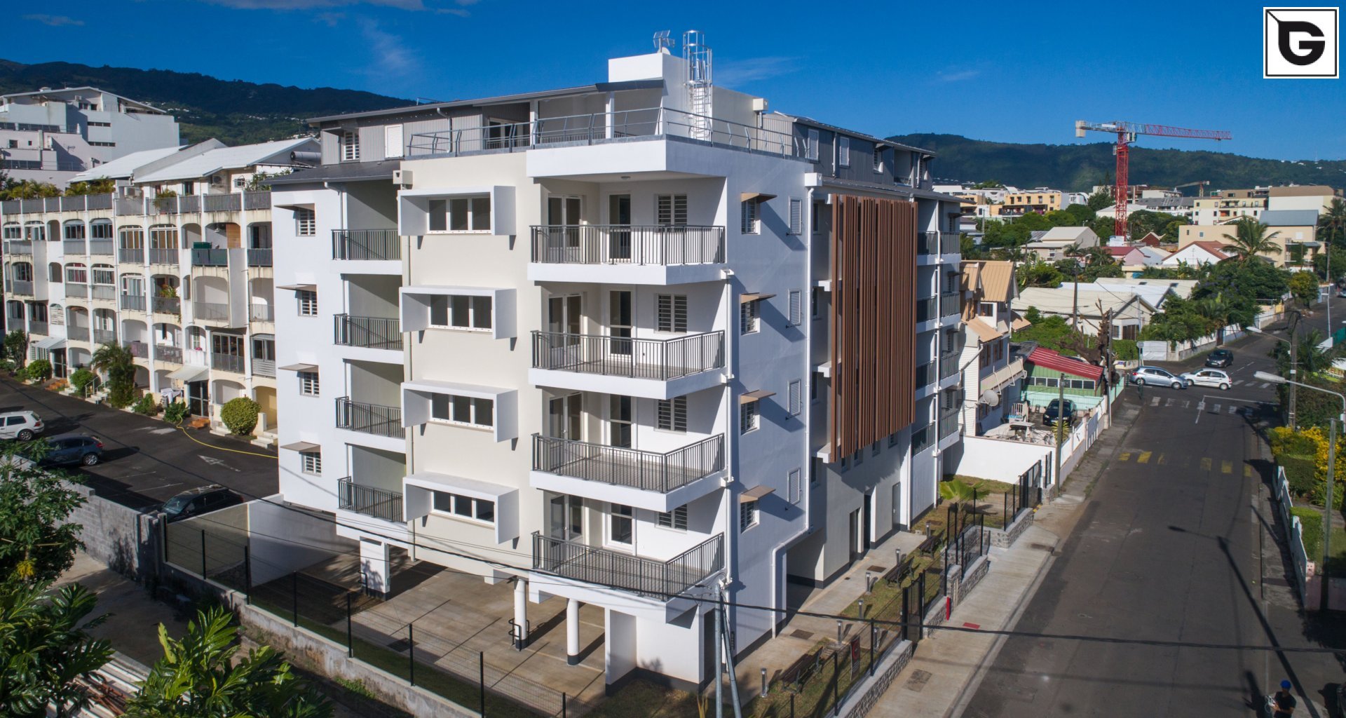 Wohngebäude_Vertical Sonnenschutz, jalousien_Wohnhaus