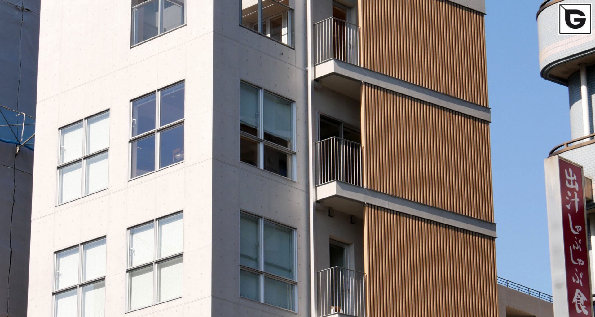 Wohngebäude_Vertical Sonnenschutz, jalousien_Wohnhaus