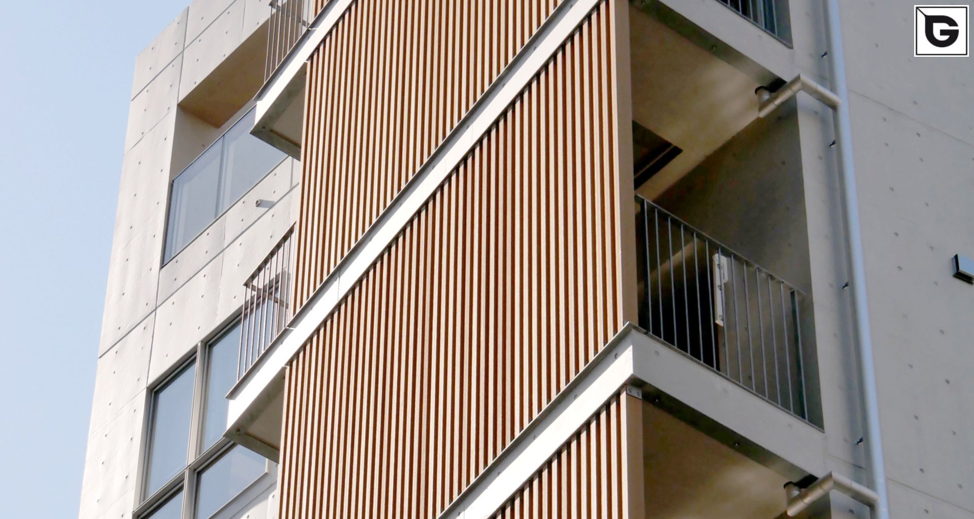 Wohngebäude_Vertical Sonnenschutz, jalousien_Wohnhaus