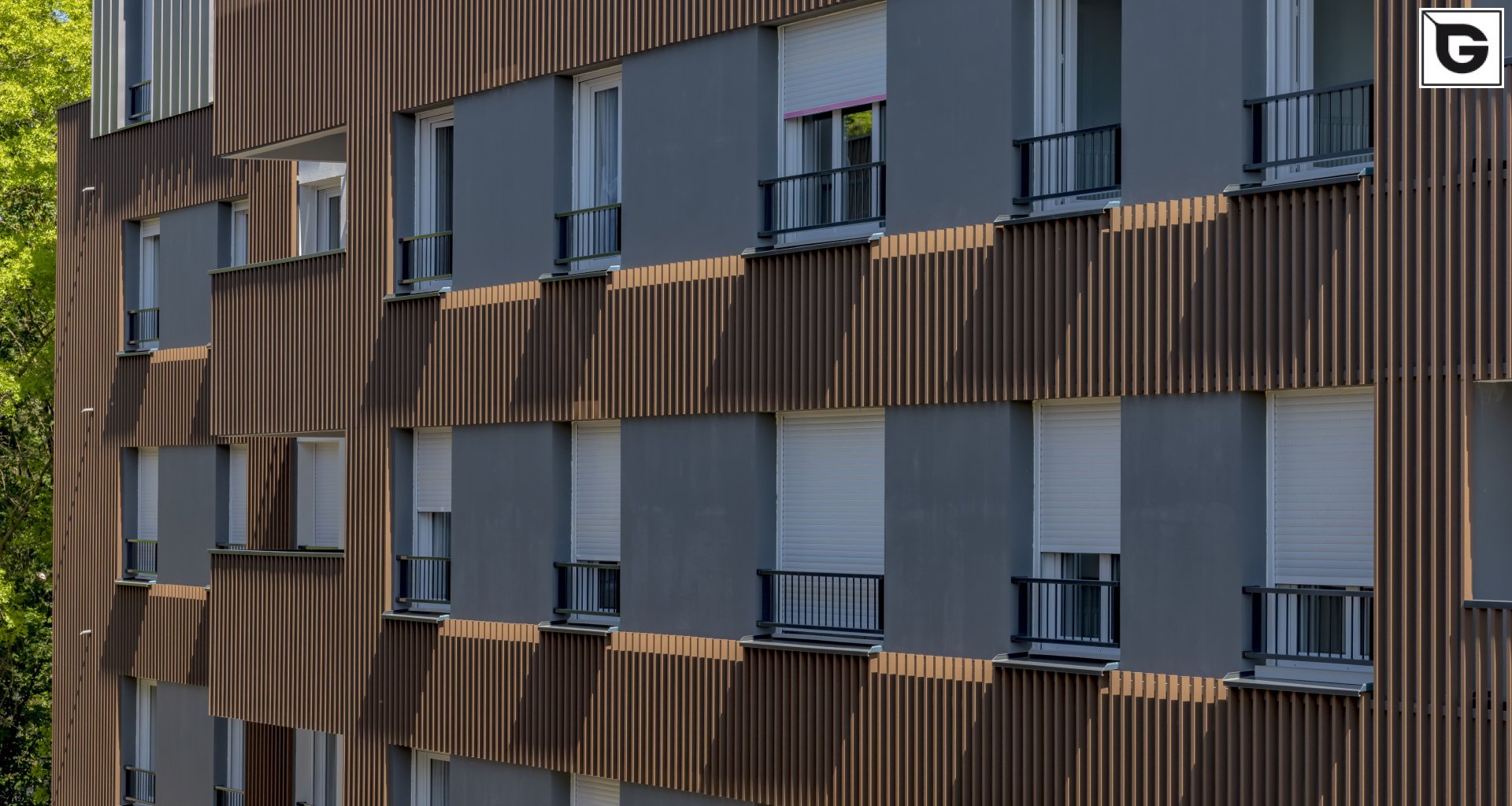 Wohngebäude_Geländer_Wohnhaus