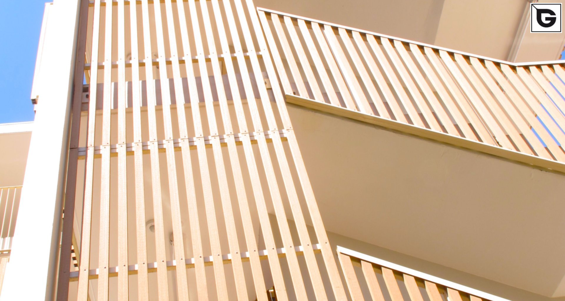 Wohngebäude_Geländer_Wohnhaus