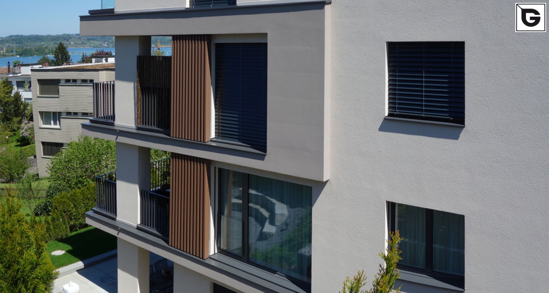 Wohngebäude_Vertical Sonnenschutz, jalousien_Wohnhaus