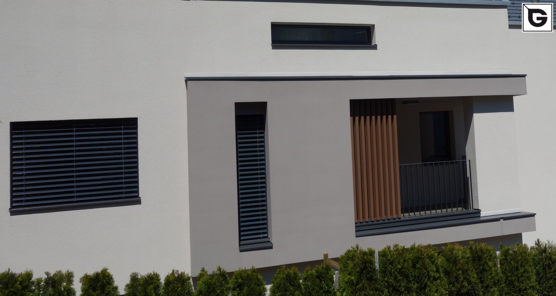 Wohngebäude_Vertical Sonnenschutz, jalousien_Wohnhaus