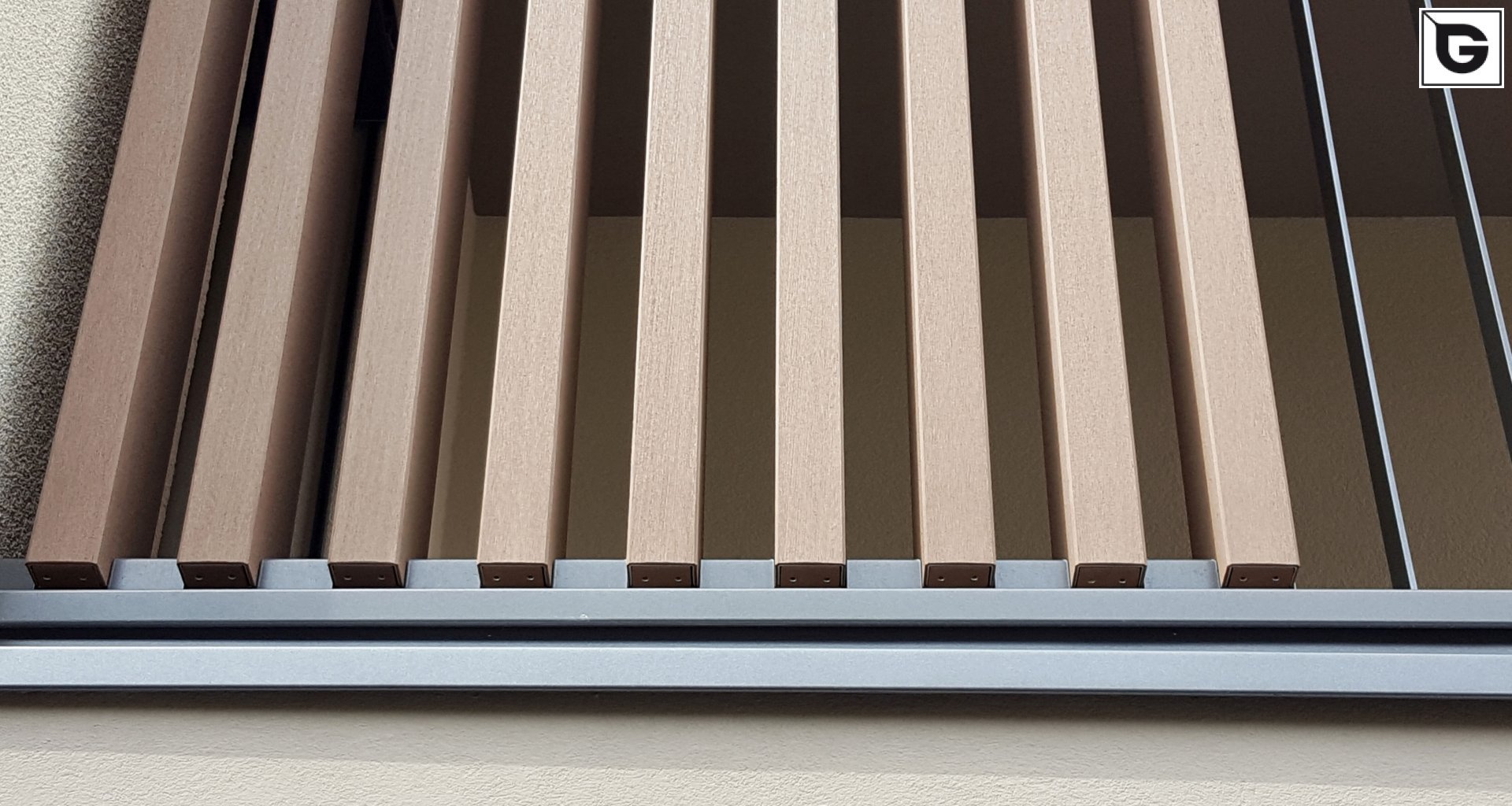 Wohngebäude_Vertical Sonnenschutz, jalousien_Wohnhaus