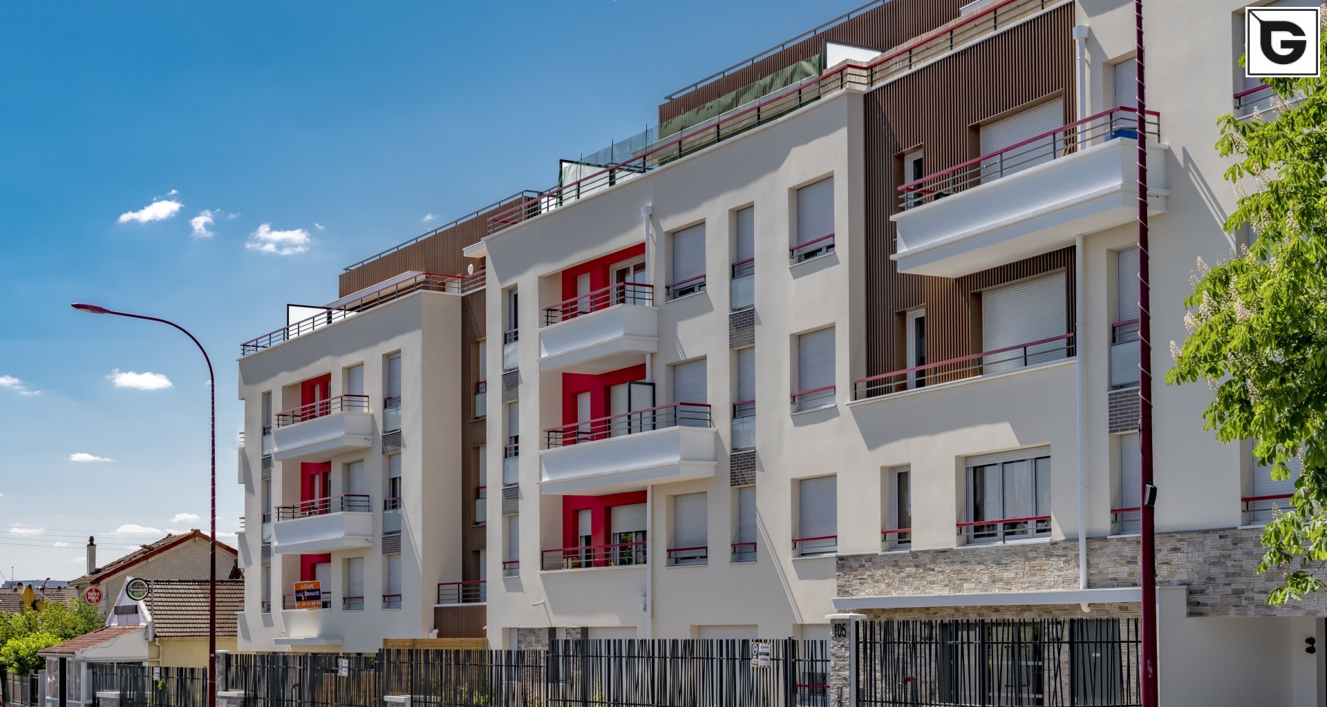 Wohngebäude_Offene Fassadenverkleidung - verti._Wohnhaus