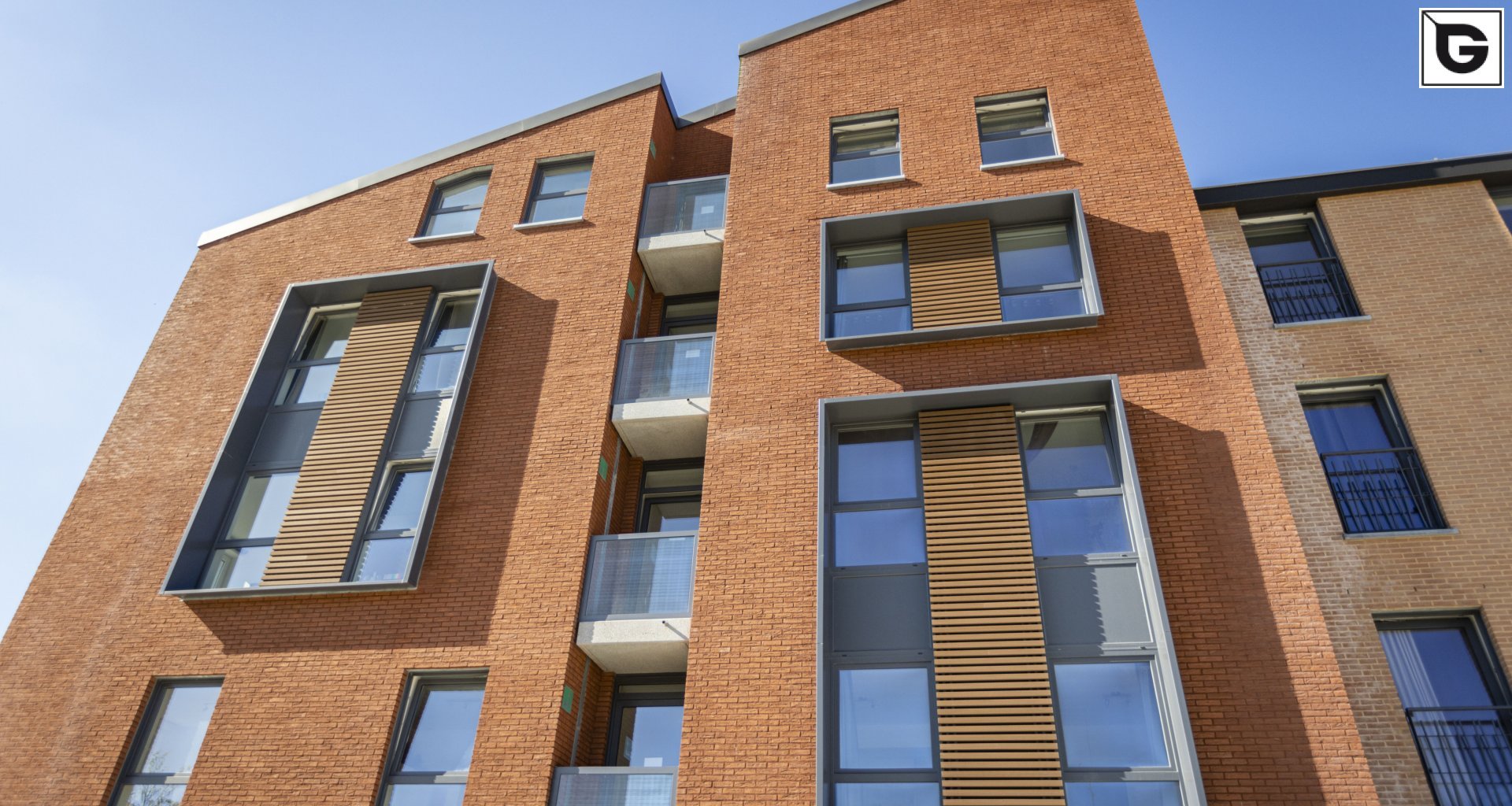 Wohngebäude_Offene Fassadenverkleidung - horiz._Wohnhaus