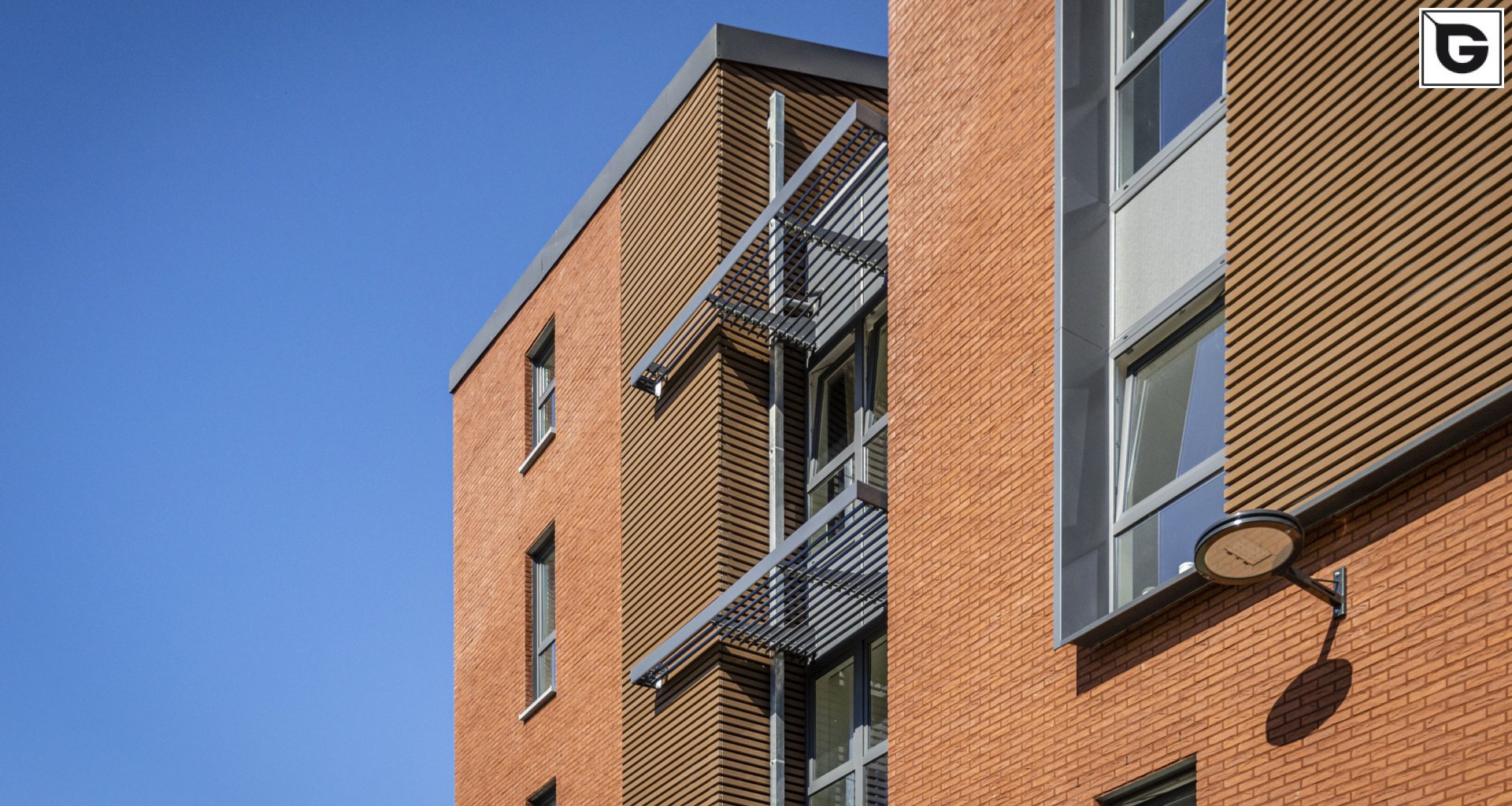 Wohngebäude_Offene Fassadenverkleidung - horiz._Wohnhaus