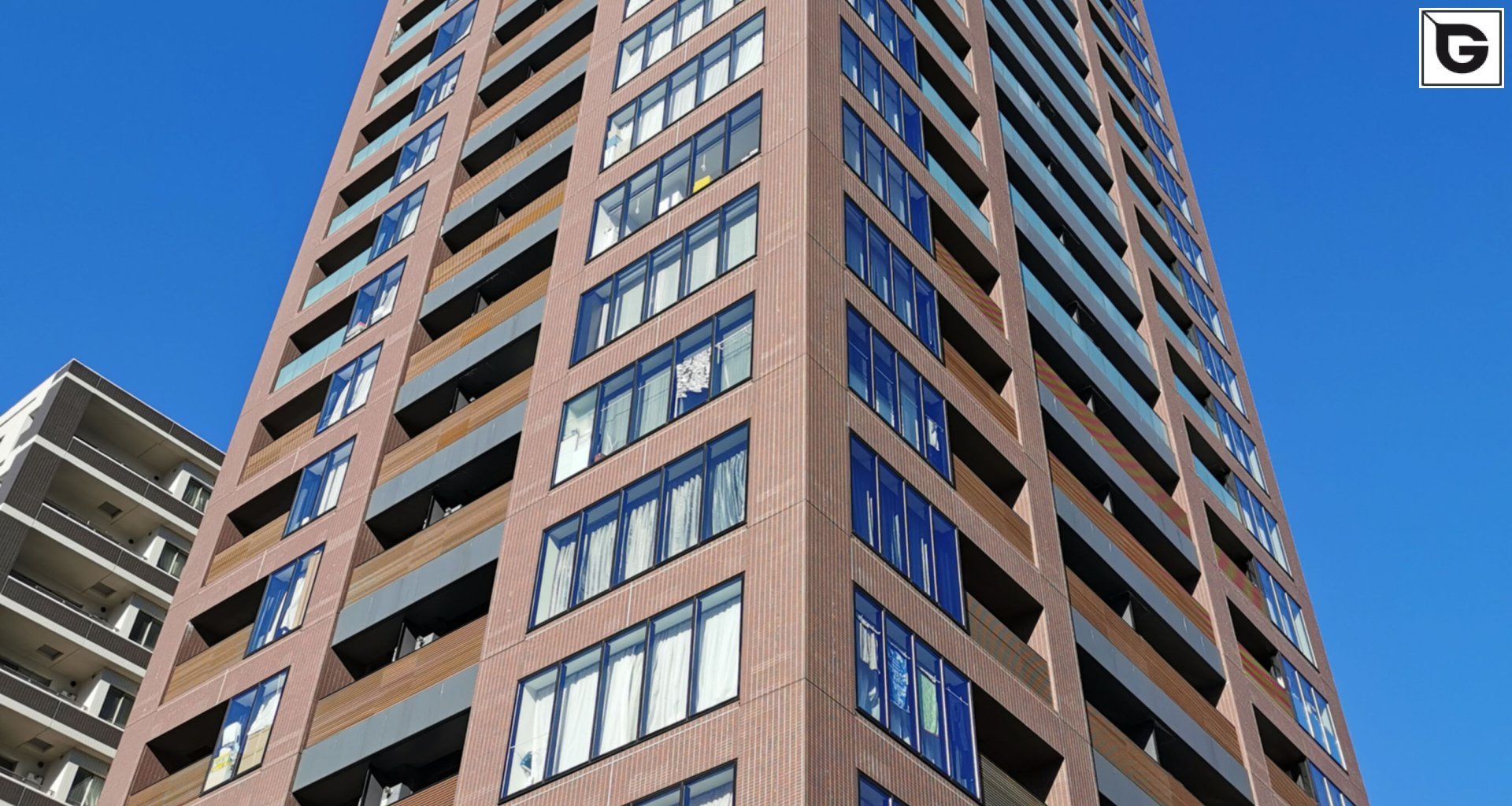 Wohngebäude_Geländer_Wohnhaus