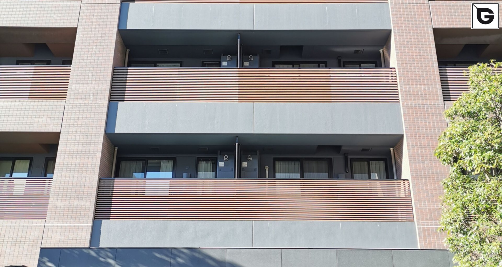 Wohngebäude_Geländer_Wohnhaus