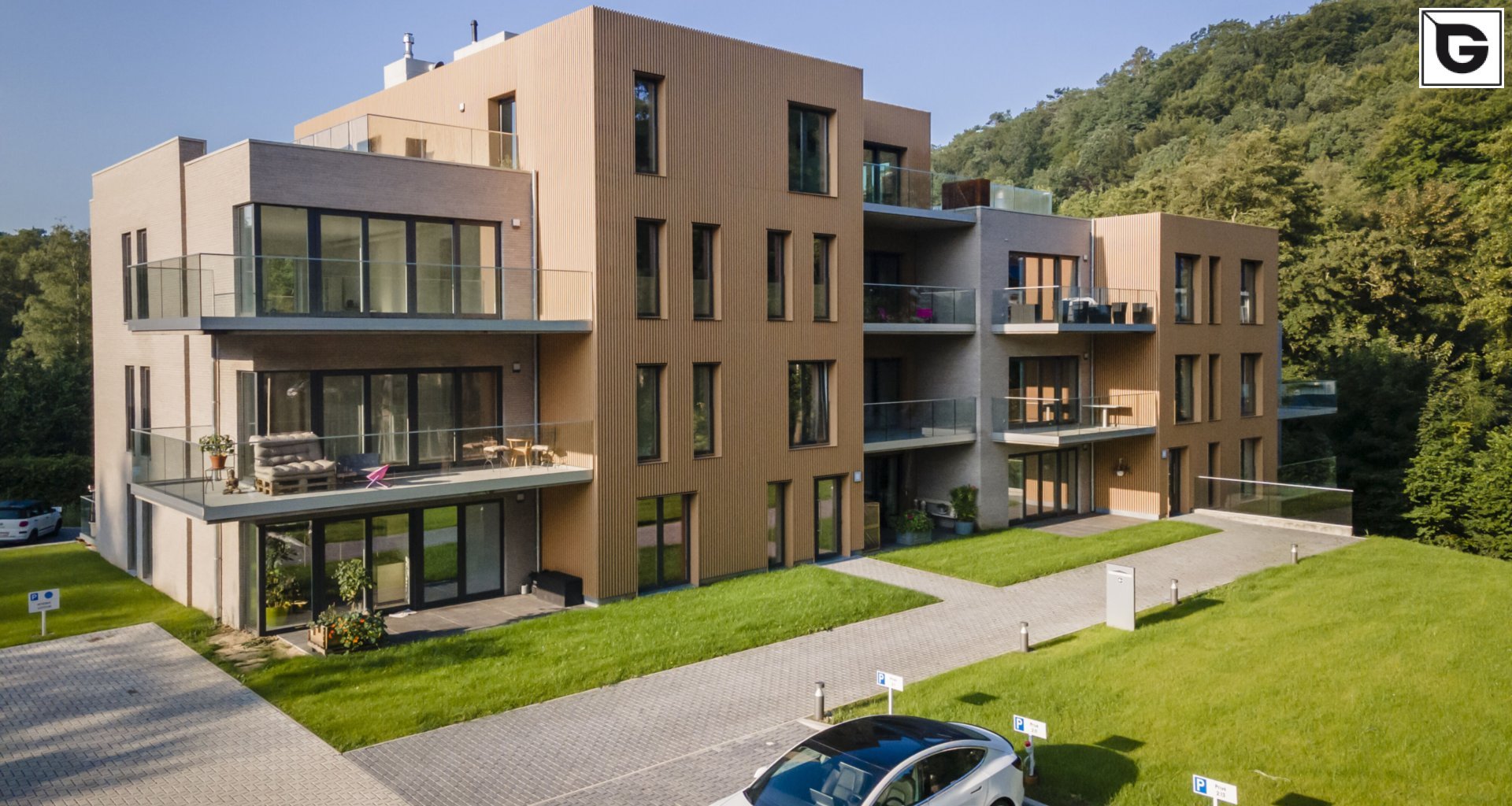 Wohngebäude_Offene Fassadenverkleidung - verti._Vorzeigeprojekte - Hybrid holz