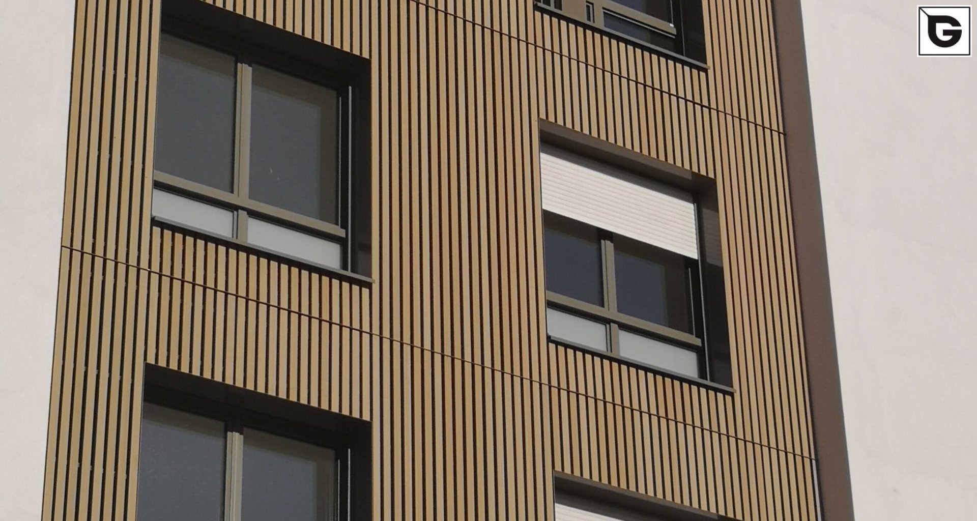 Wohngebäude_Offene Fassadenverkleidung - verti._Wohnhaus