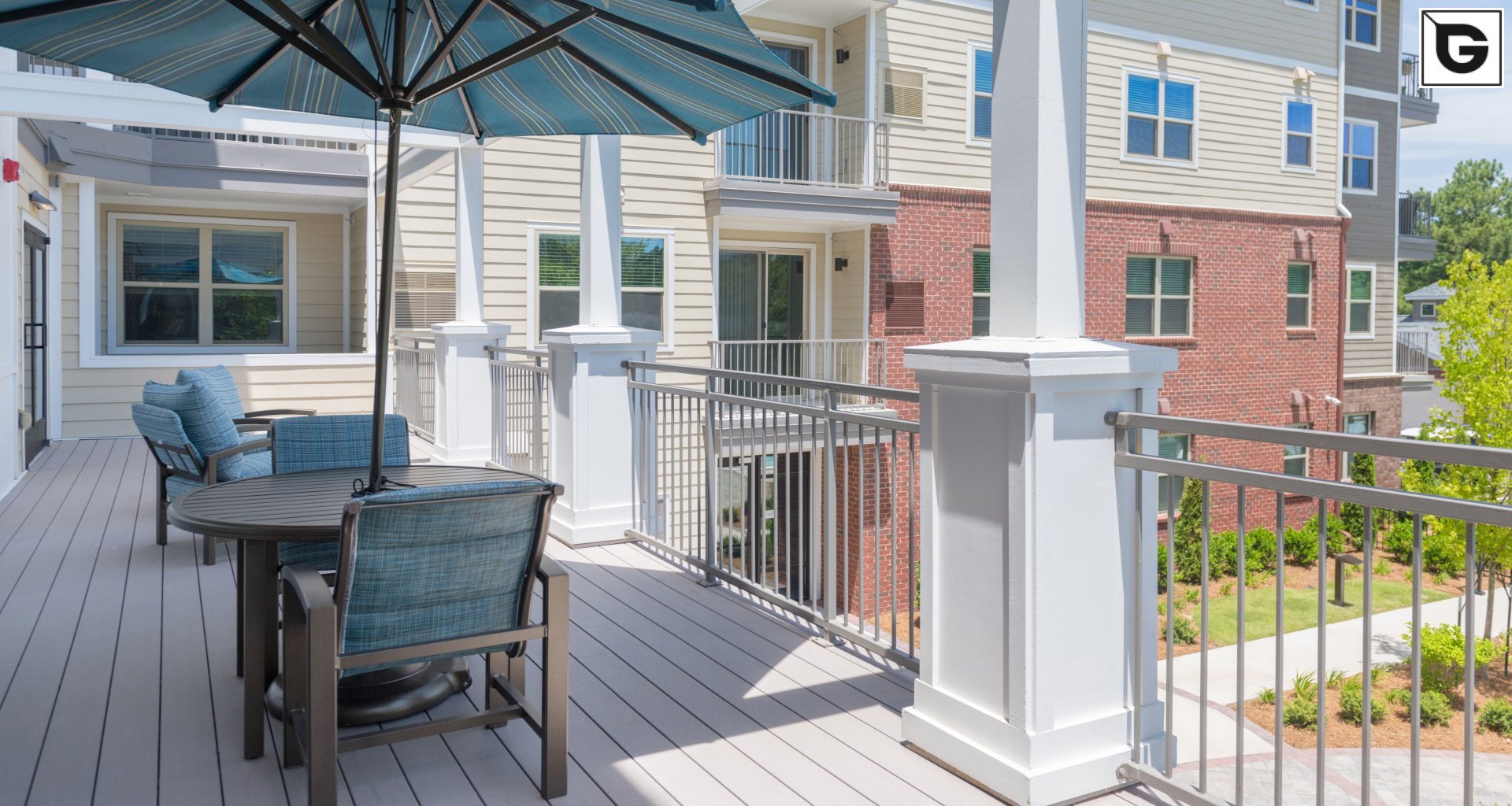 Wohngebäude_Terrasse Privat Nützung _Wohnhaus