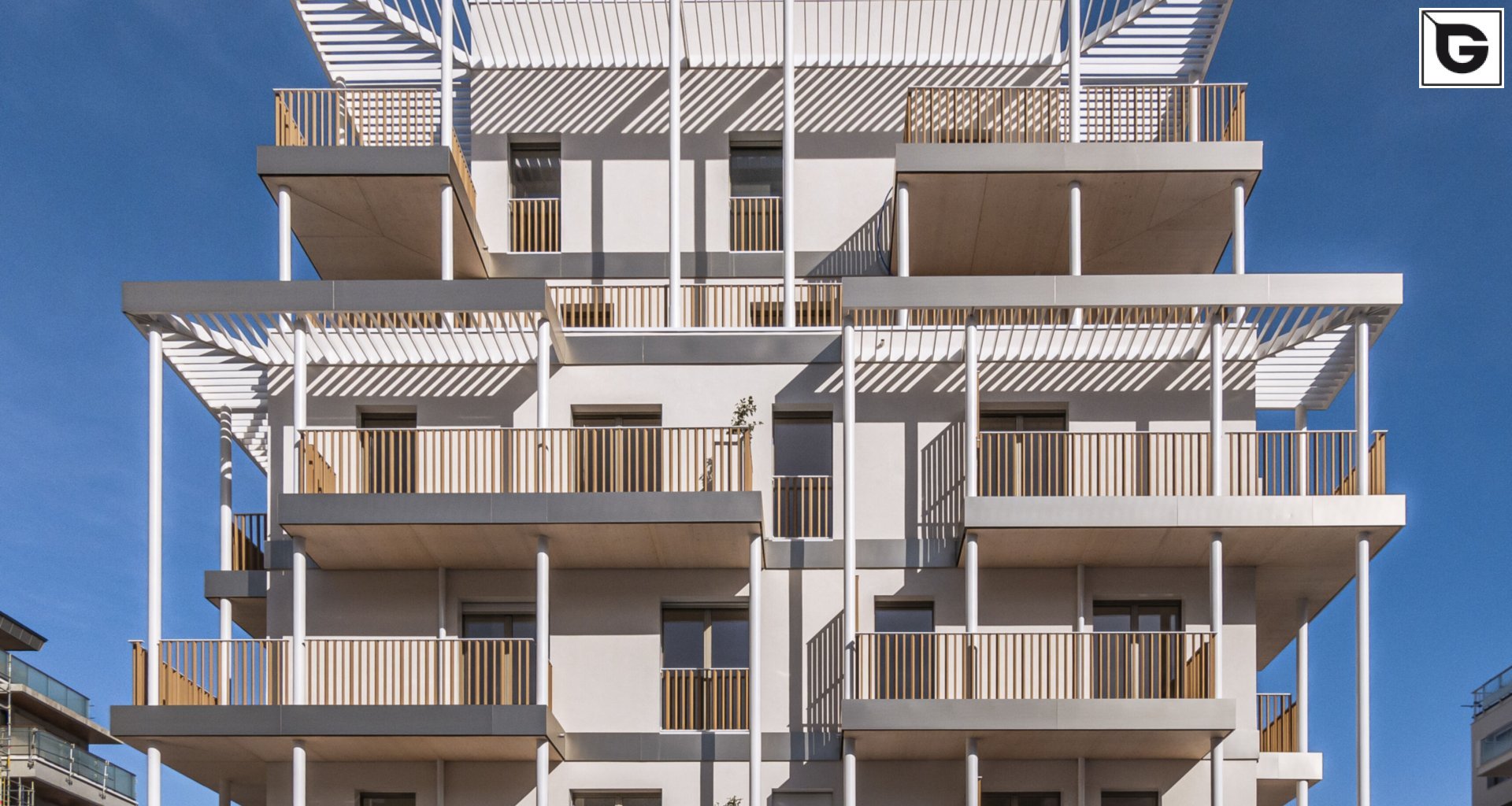 Wohngebäude_Geländer_Wohnhaus