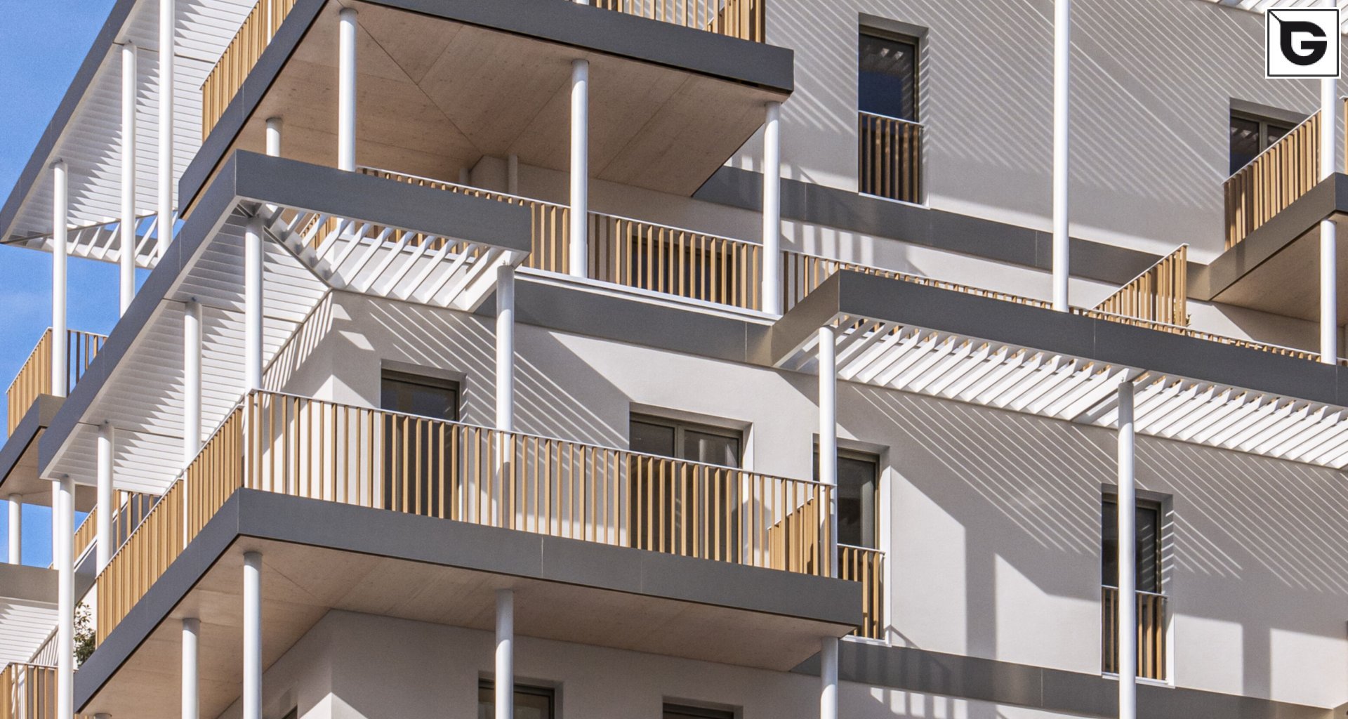 Wohngebäude_Geländer_Wohnhaus