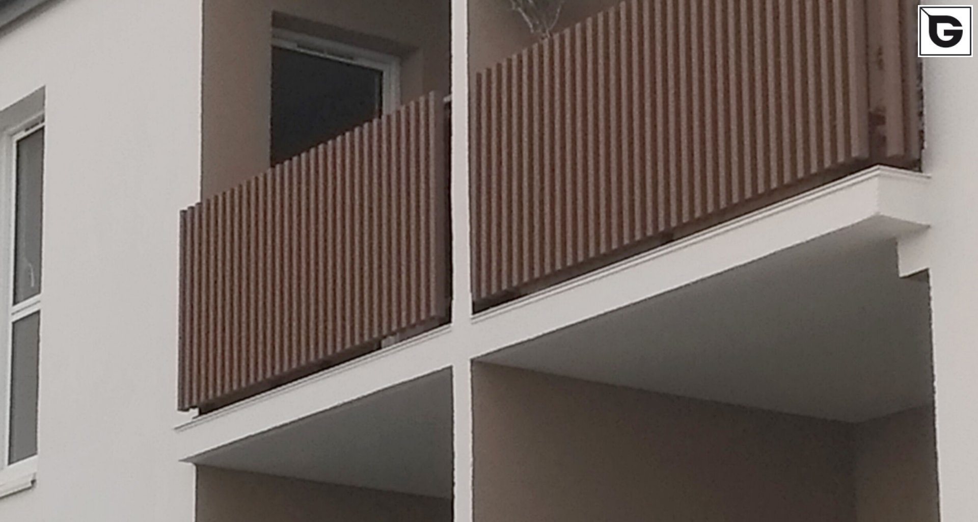 Wohngebäude_Geländer_Wohnhaus