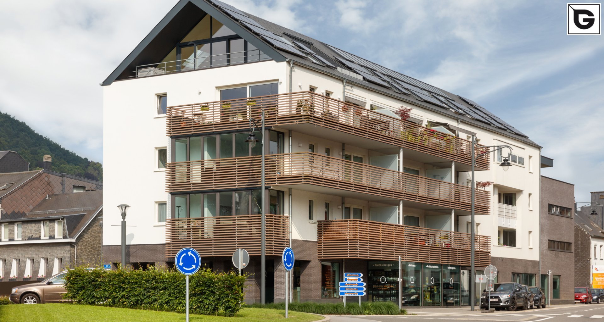 Wohngebäude_Geländer_Wohnhaus