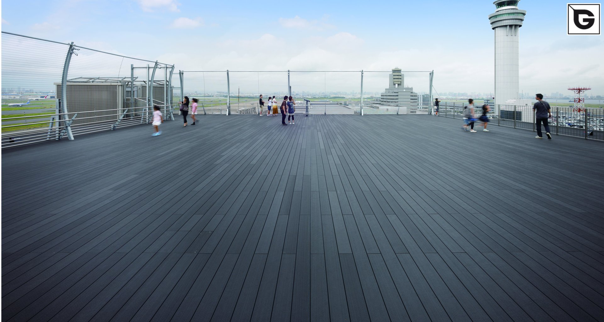 Transport-Einrichtungen_Terrasse Gewerbliche Nutzung_Vorzeigeprojekte - WPC holz 