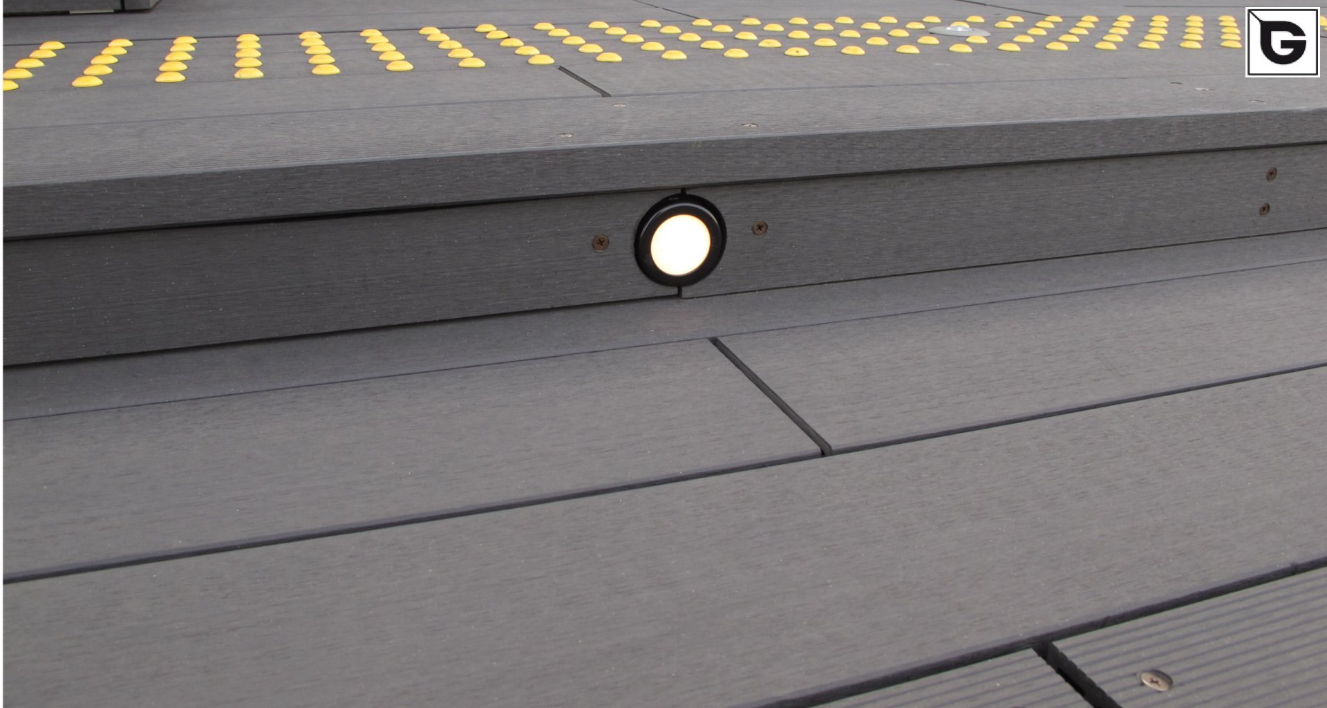 Transport-Einrichtungen_Terrasse Gewerbliche Nutzung_Flughafen, Bahnhof