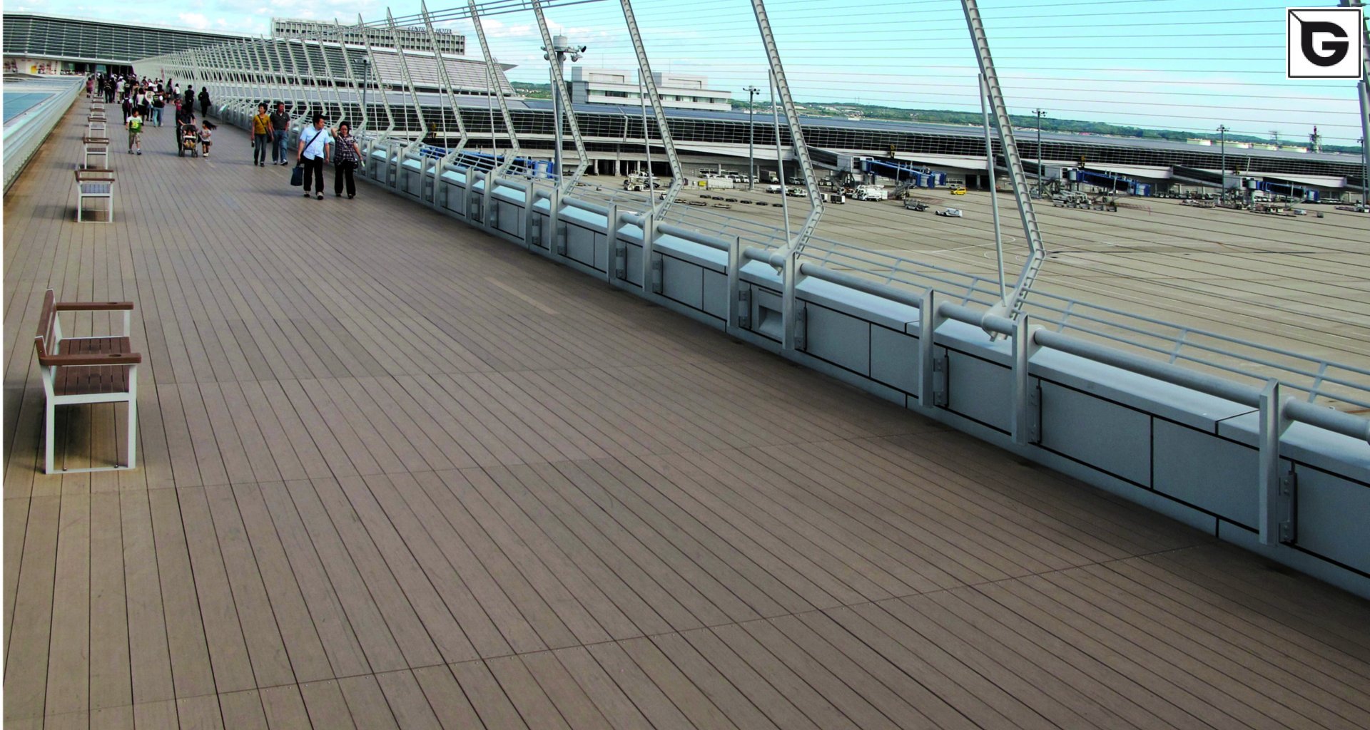 Transport-Einrichtungen_Terrasse Gewerbliche Nutzung_Vorzeigeprojekte - WPC holz 