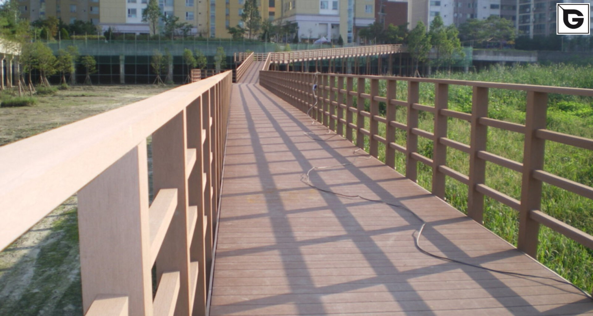 Transport-Einrichtungen_Brücken, Rampen, Gehweg_Brücke