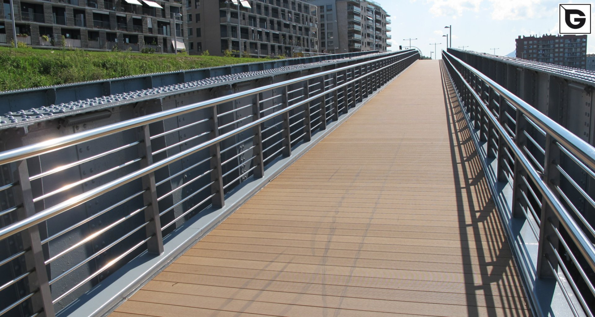 Transport-Einrichtungen_Brücken, Rampen, Gehweg_Brücke