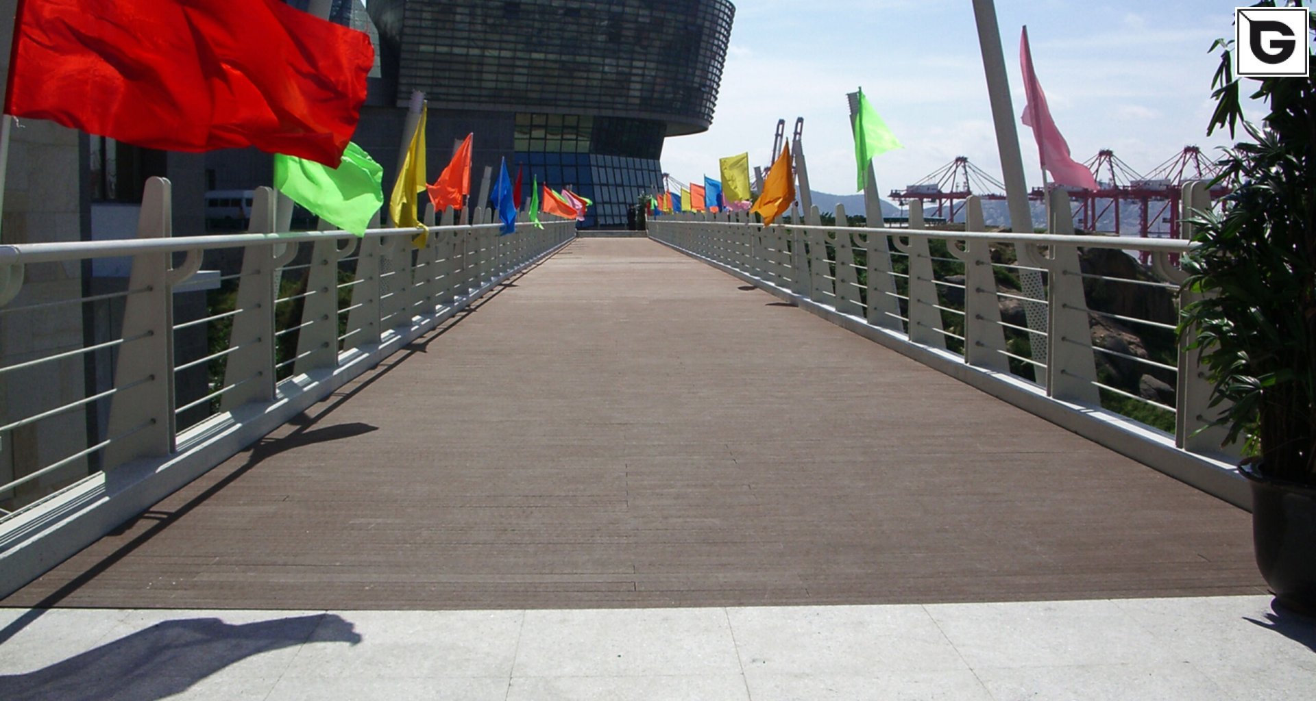 Transport-Einrichtungen_Brücken, Rampen, Gehweg_Brücke