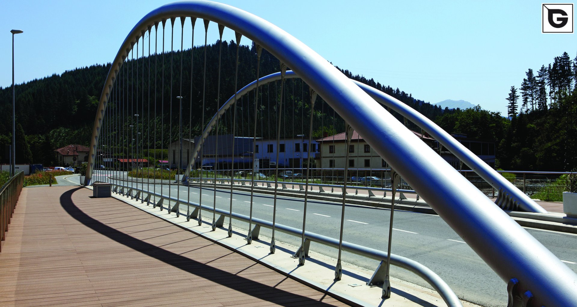 Transport-Einrichtungen_Brücken, Rampen, Gehweg_Brücke