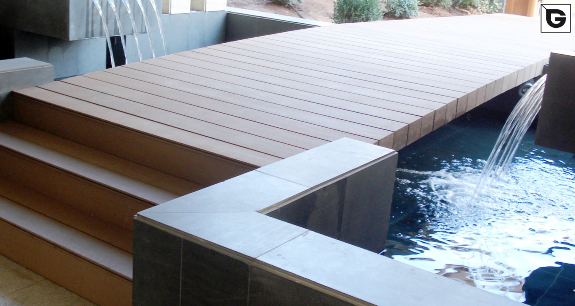 Transport-Einrichtungen_Brücken, Rampen, Gehweg_Brücke