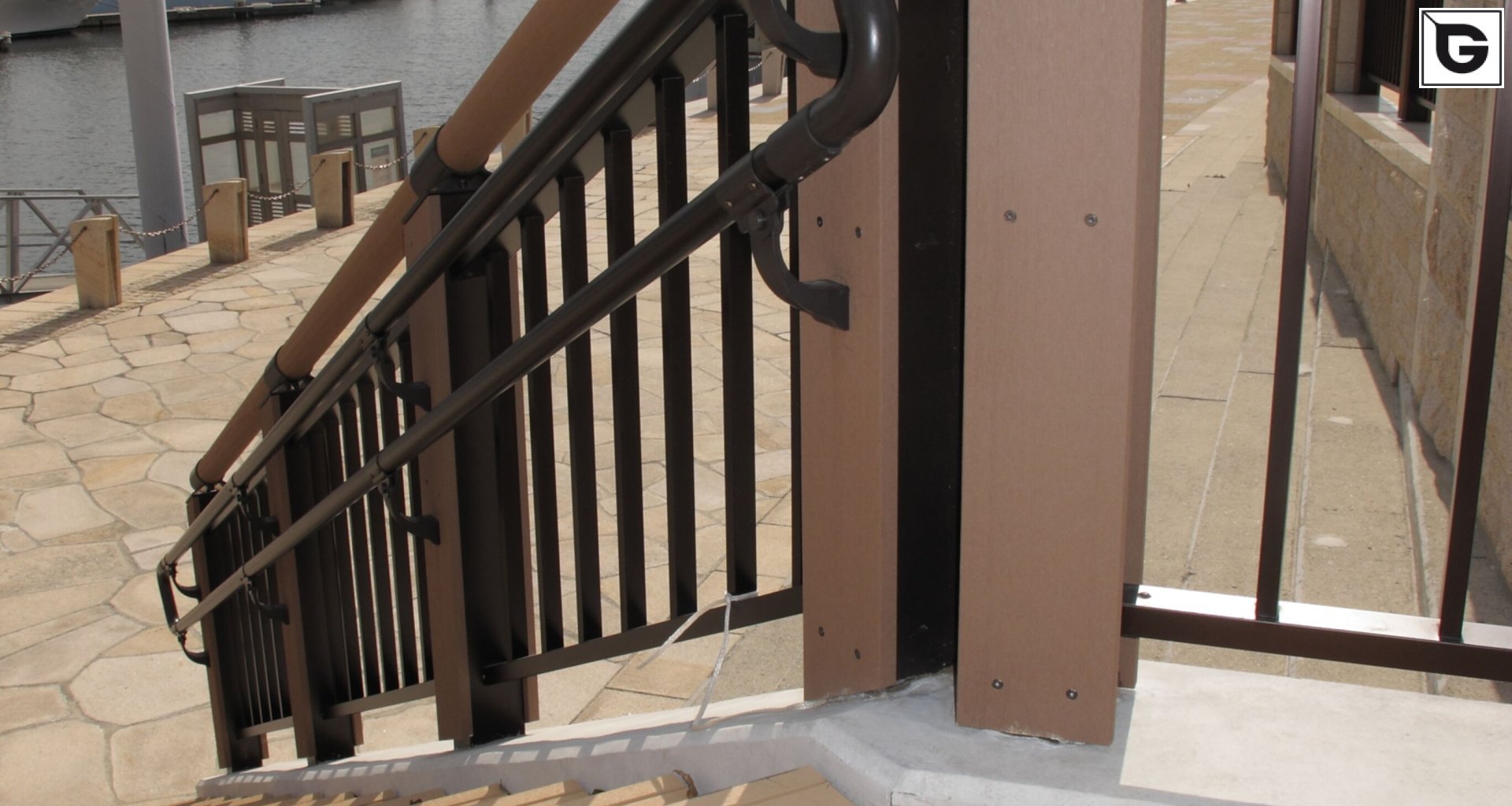 Transport-Einrichtungen_Treppen, Stufen & Tribünen_Am Wasser entlang