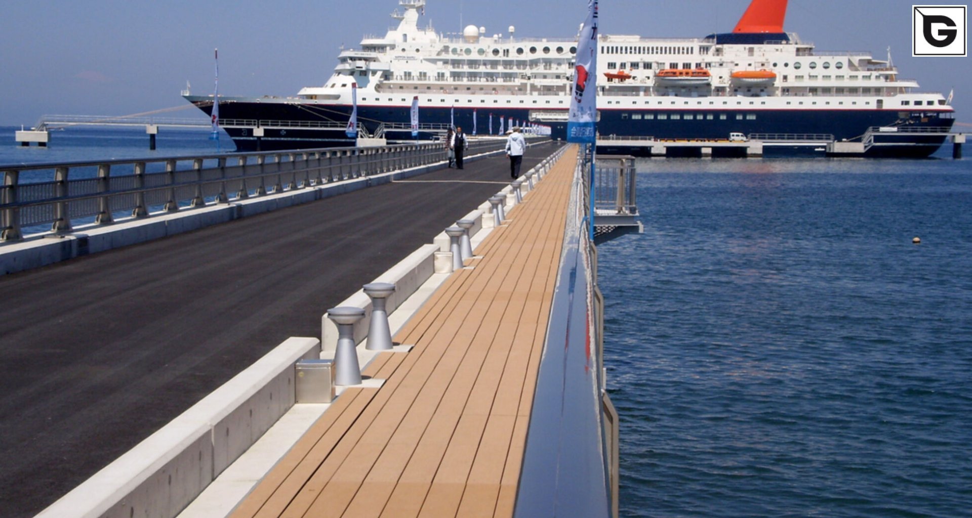 Transport-Einrichtungen_Stege, Bootsanleger_Am Wasser entlang