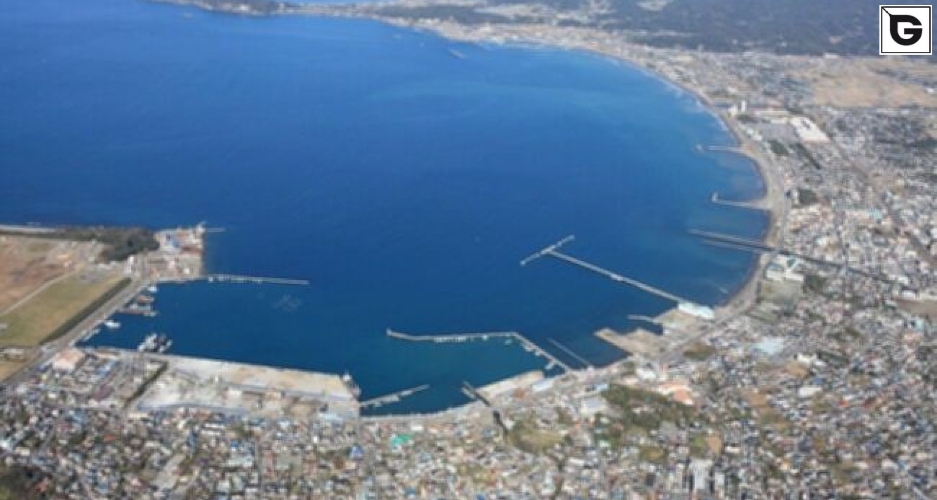 Transport-Einrichtungen_Stege, Bootsanleger_Am Wasser entlang