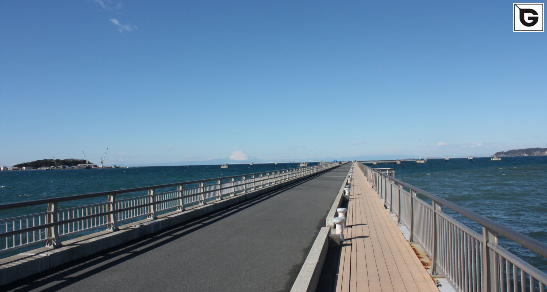 Transport-Einrichtungen_Stege, Bootsanleger_Am Wasser entlang