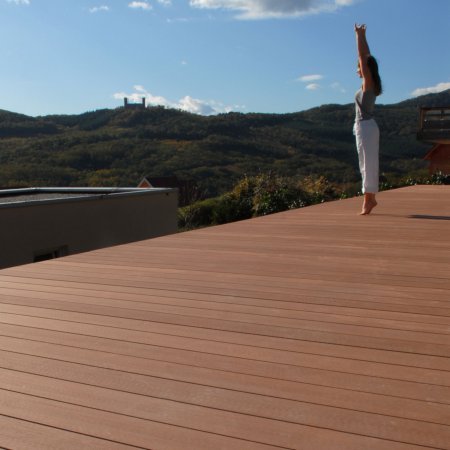 Einrichtungen_Schwimmbad deck_Am Wasser entlang