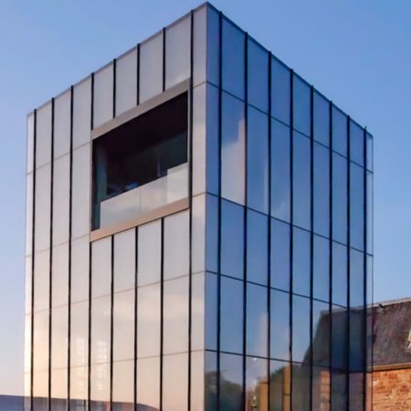 Wohngebäude_Geländer_Wohnhaus